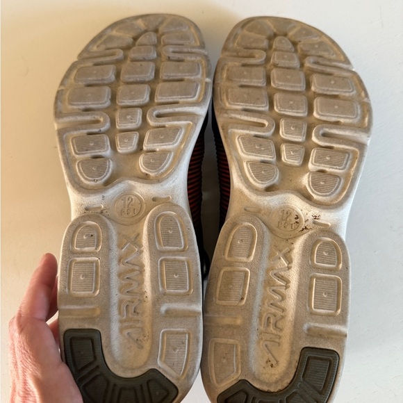 Nike Women’s Olive Nike Air Sneakers - Picture 8 of 8